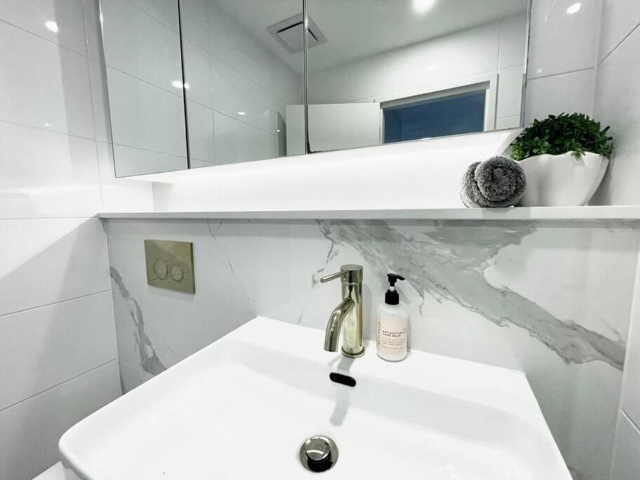 Apartment Skypark Oasis Retreat 2br@ Close To Olympicpark
